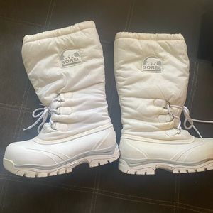 White Sorel lace up mid calf boots